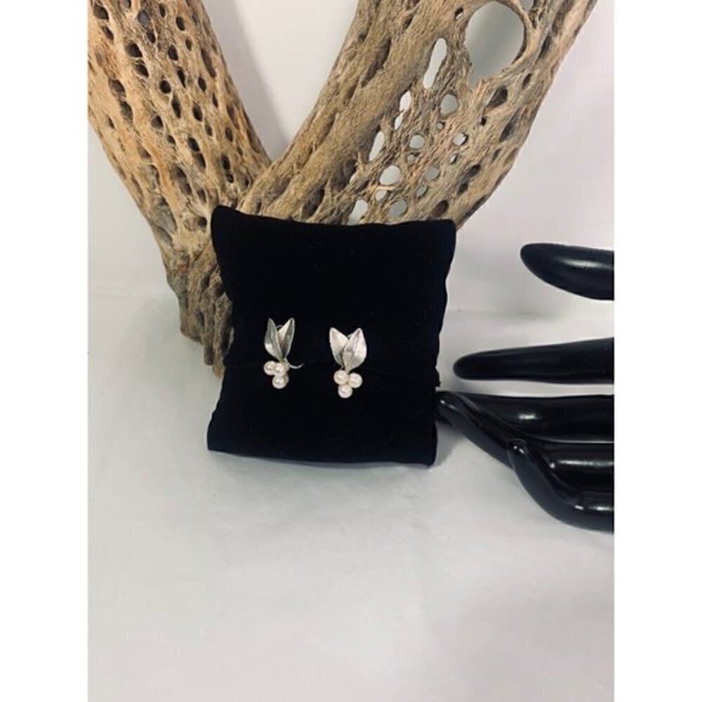 Vintage Krementz Silver Tone Leaves Cultured Pearls Earrings